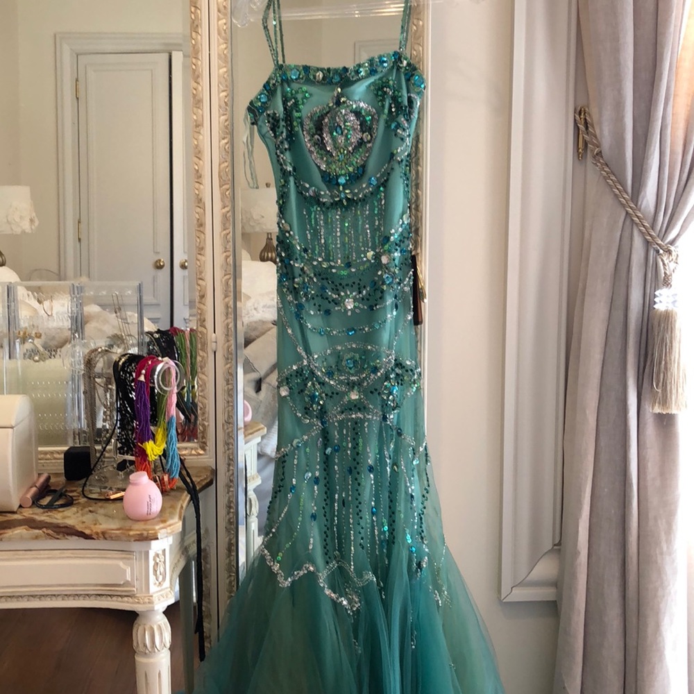 Alberto Makali sea foam mermaid gown